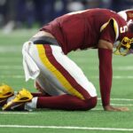 Jayden Daniels sufre una lesión en el codo izquierdo ante los Cowboys
