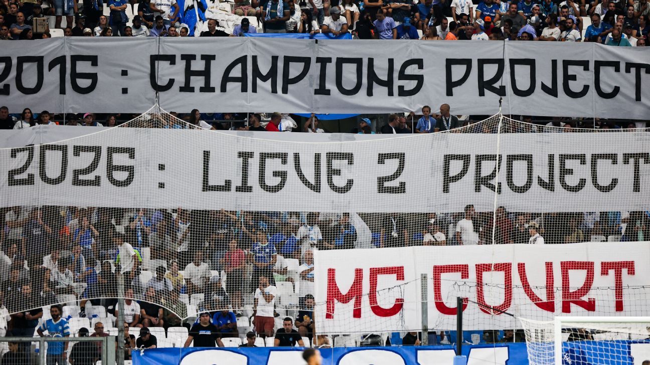 La afición del Marsella carga contra el propietario Frank McCourt por su supuesto «proyecto de Ligue 2»