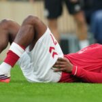 Preocupación en el Manchester United: Patrick Dorgu regresa lesionado