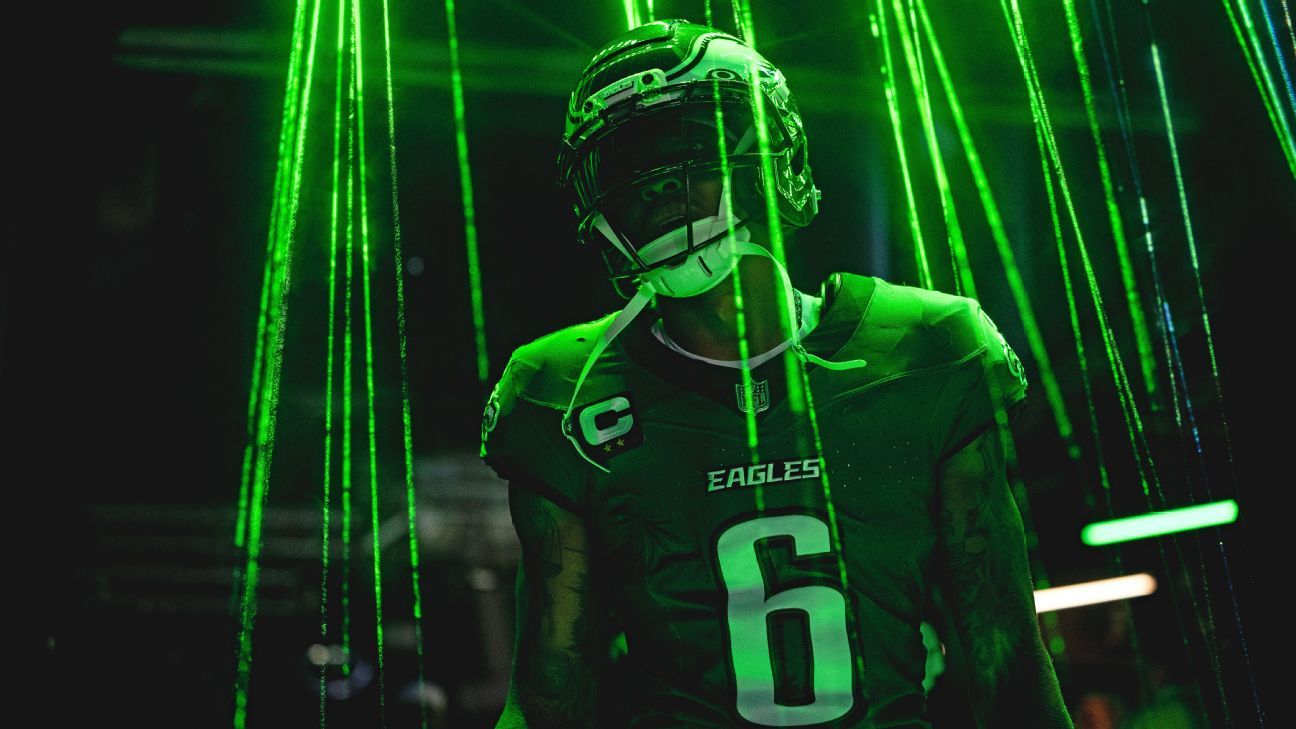 DeVonta Smith se consolida como el receptor número uno de los Eagles