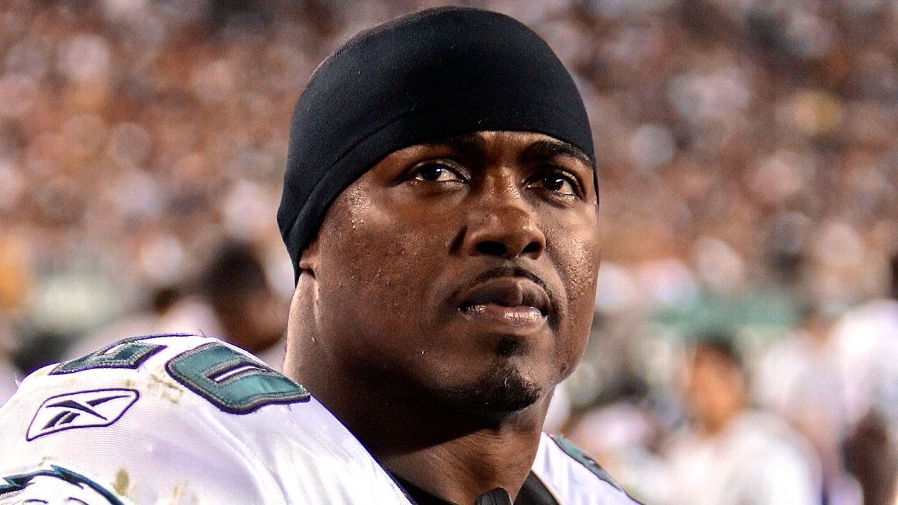 La NFL solicita la retirada de un polémico video de Brian Dawkins en redes sociales